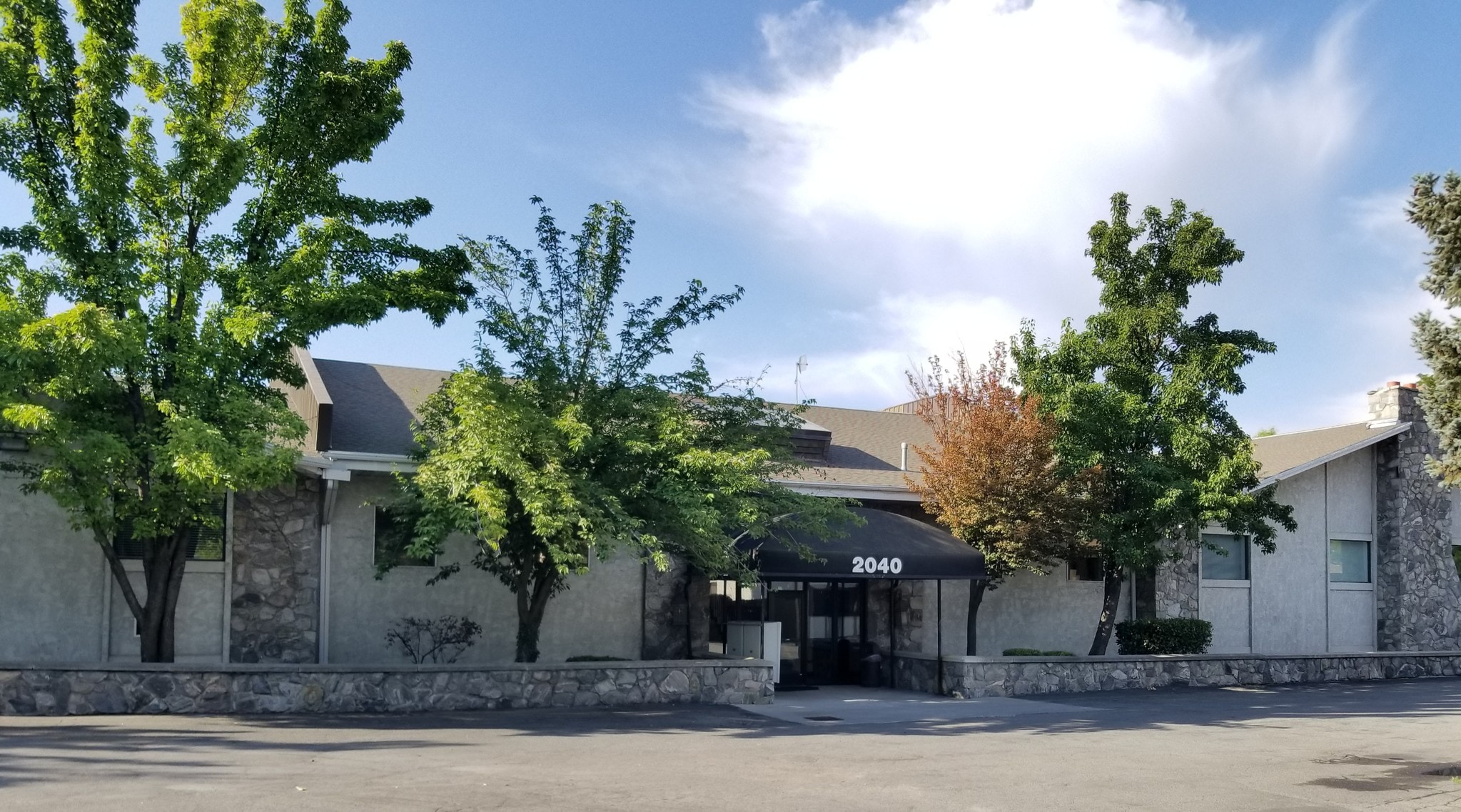 2040 E Murray Holladay Rd, Salt Lake City, UT for Rent