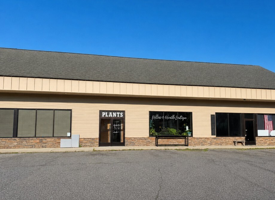 8266 Silver Lake Rd, Linden, MI for Rent
