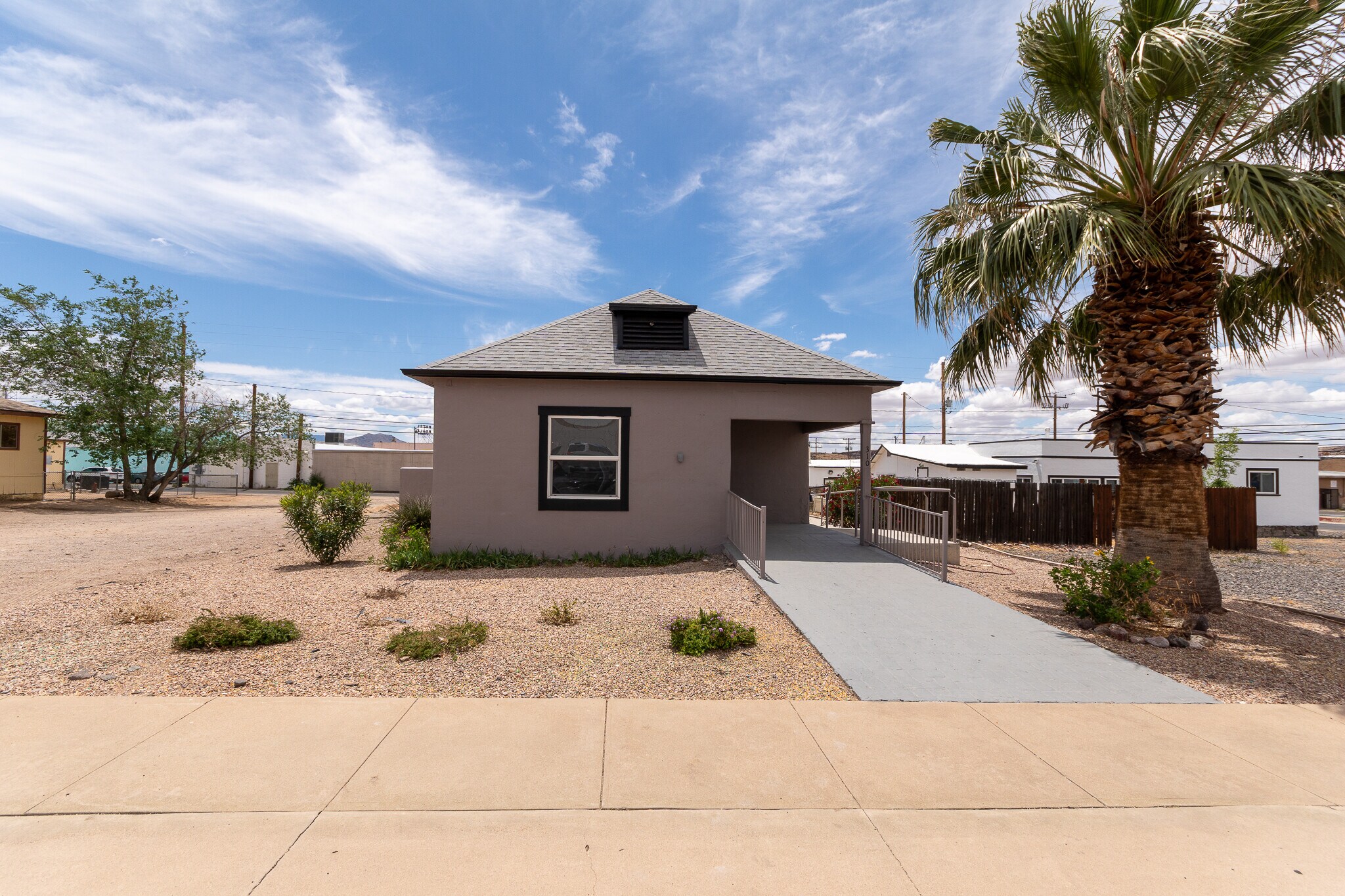 310 E Oak St, Kingman, AZ for Sale