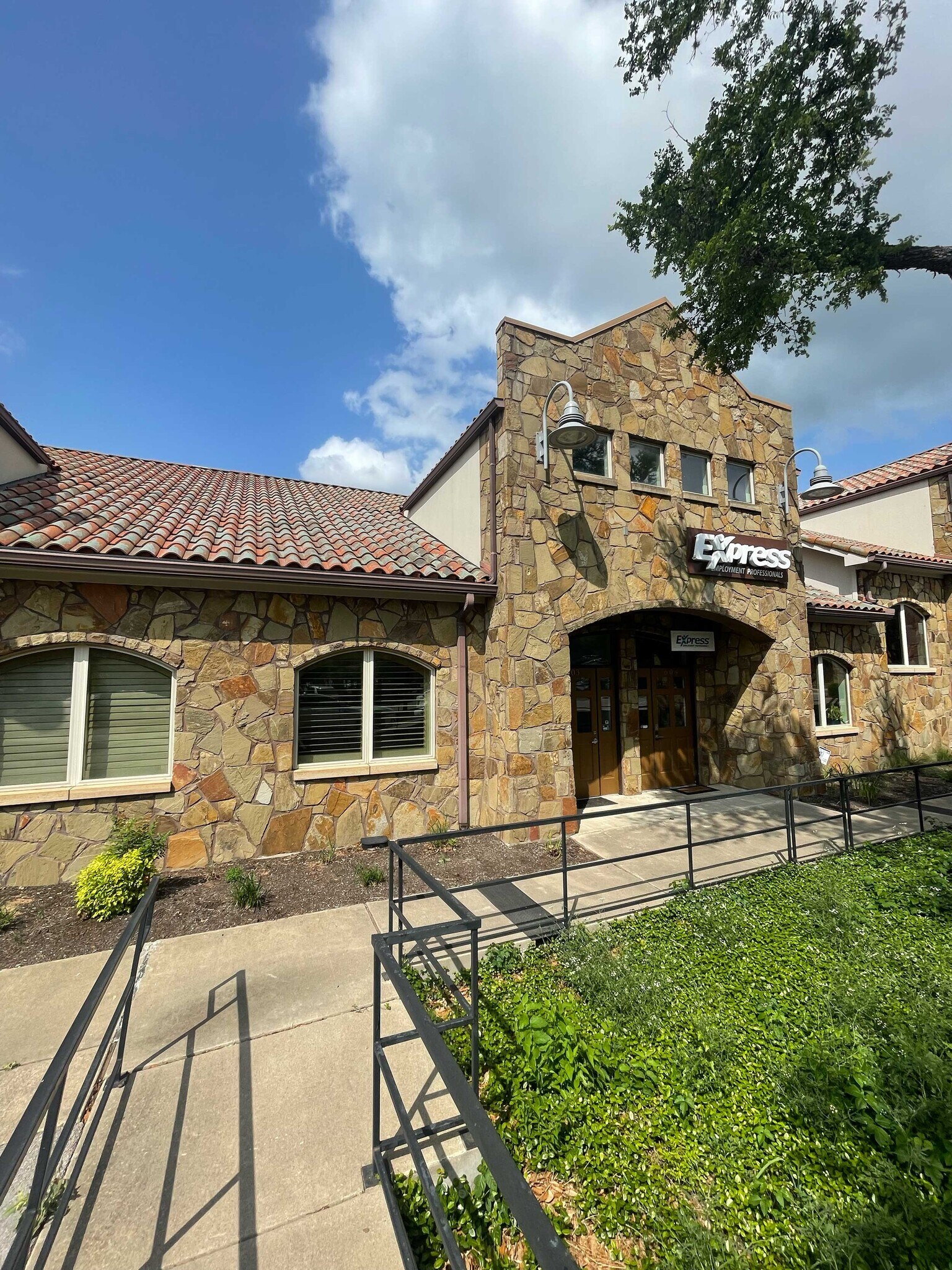 2500 W William Cannon Dr, Austin, TX for Rent