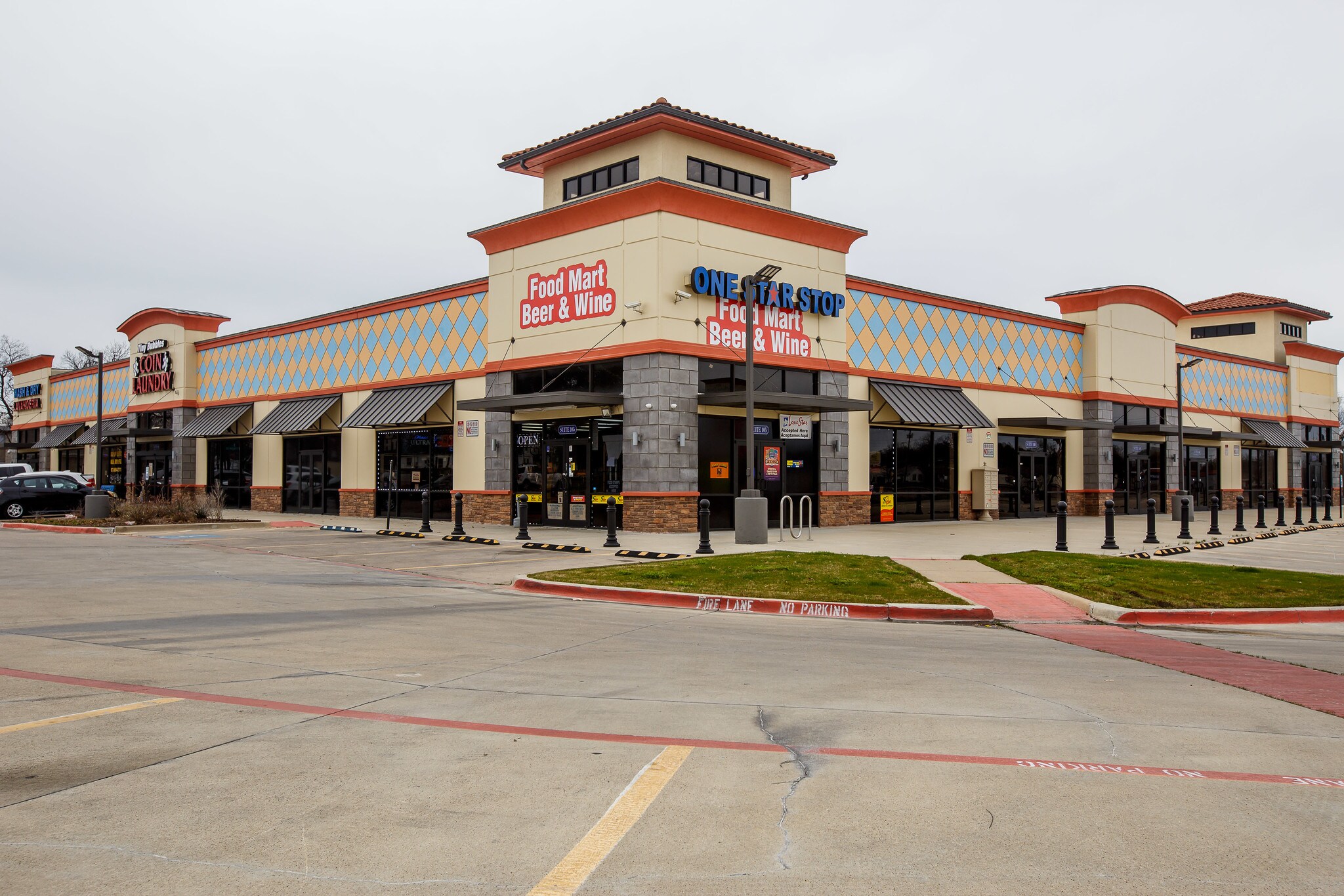 513 W Jefferson St Grand Prairie, TX 75051 Shopping Center Property for Lease on