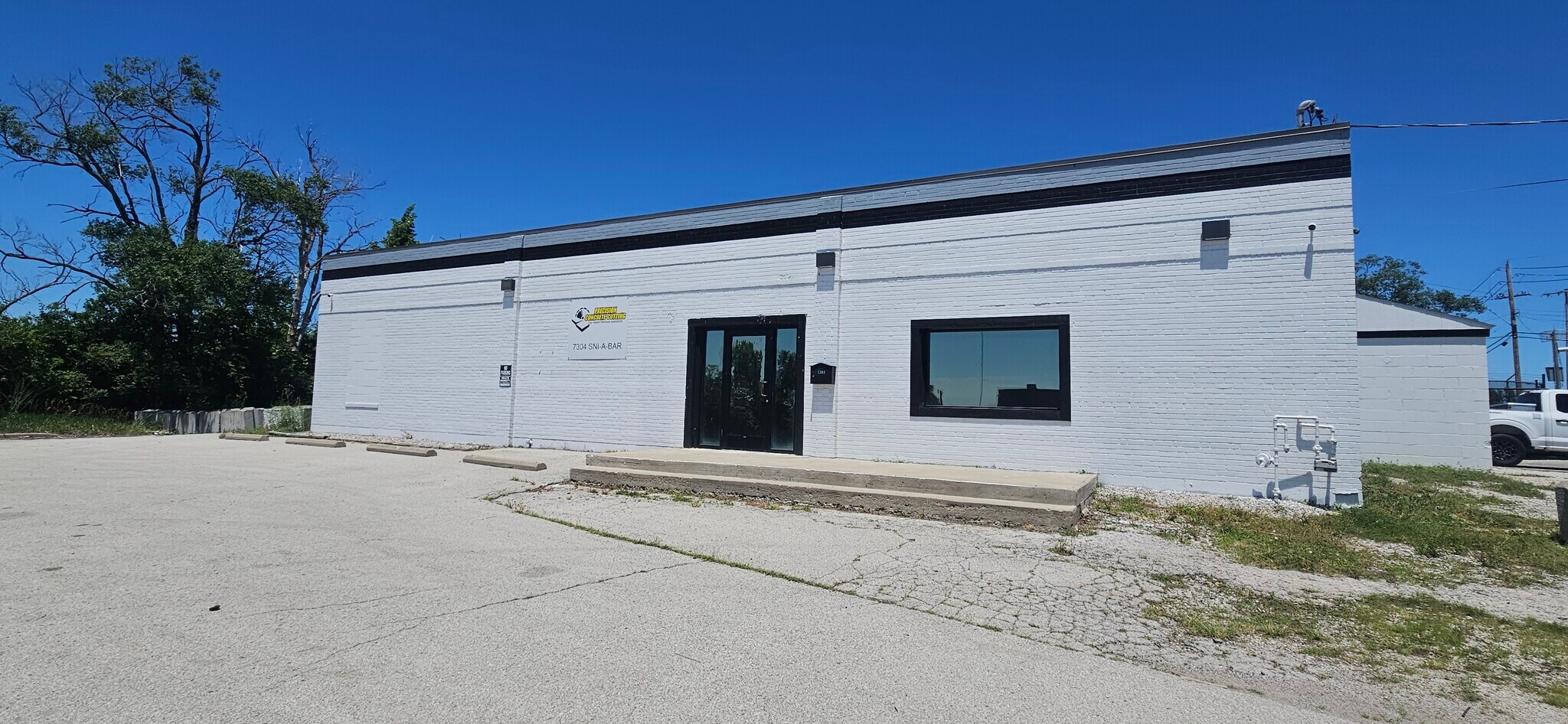 7304 Sni-A-Bar Rd, Kansas City, MO for Sale