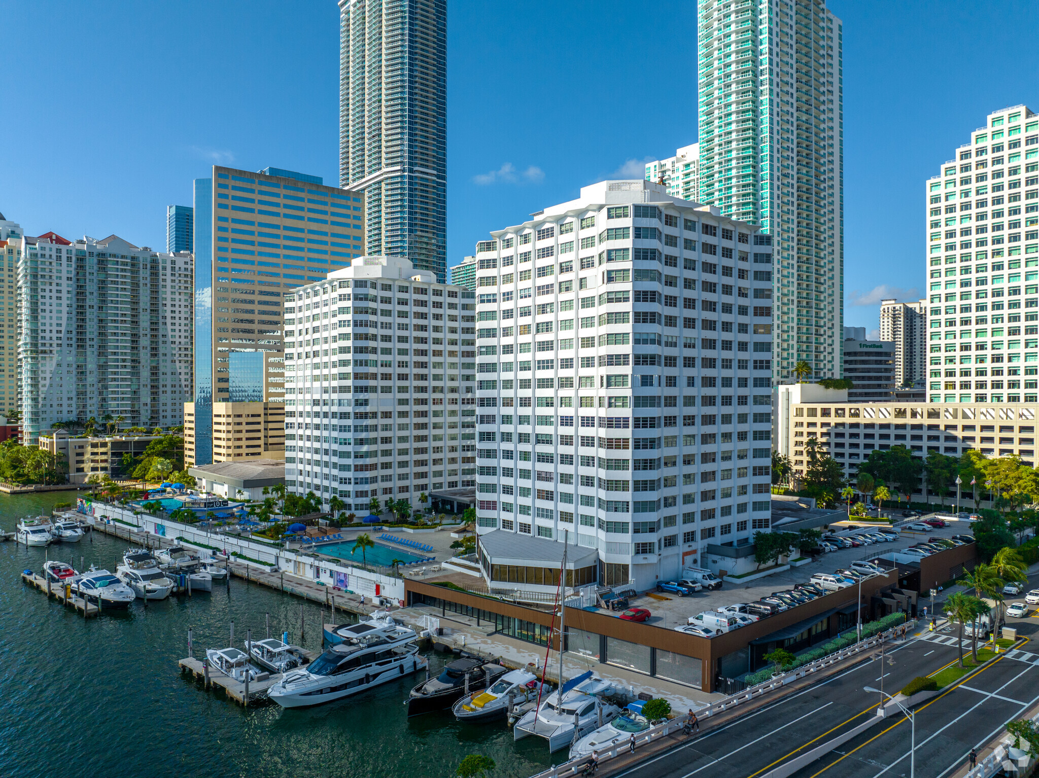 825 Brickell Bay Dr Miami, FL 33131 - Multi-Family Property for Lease on  