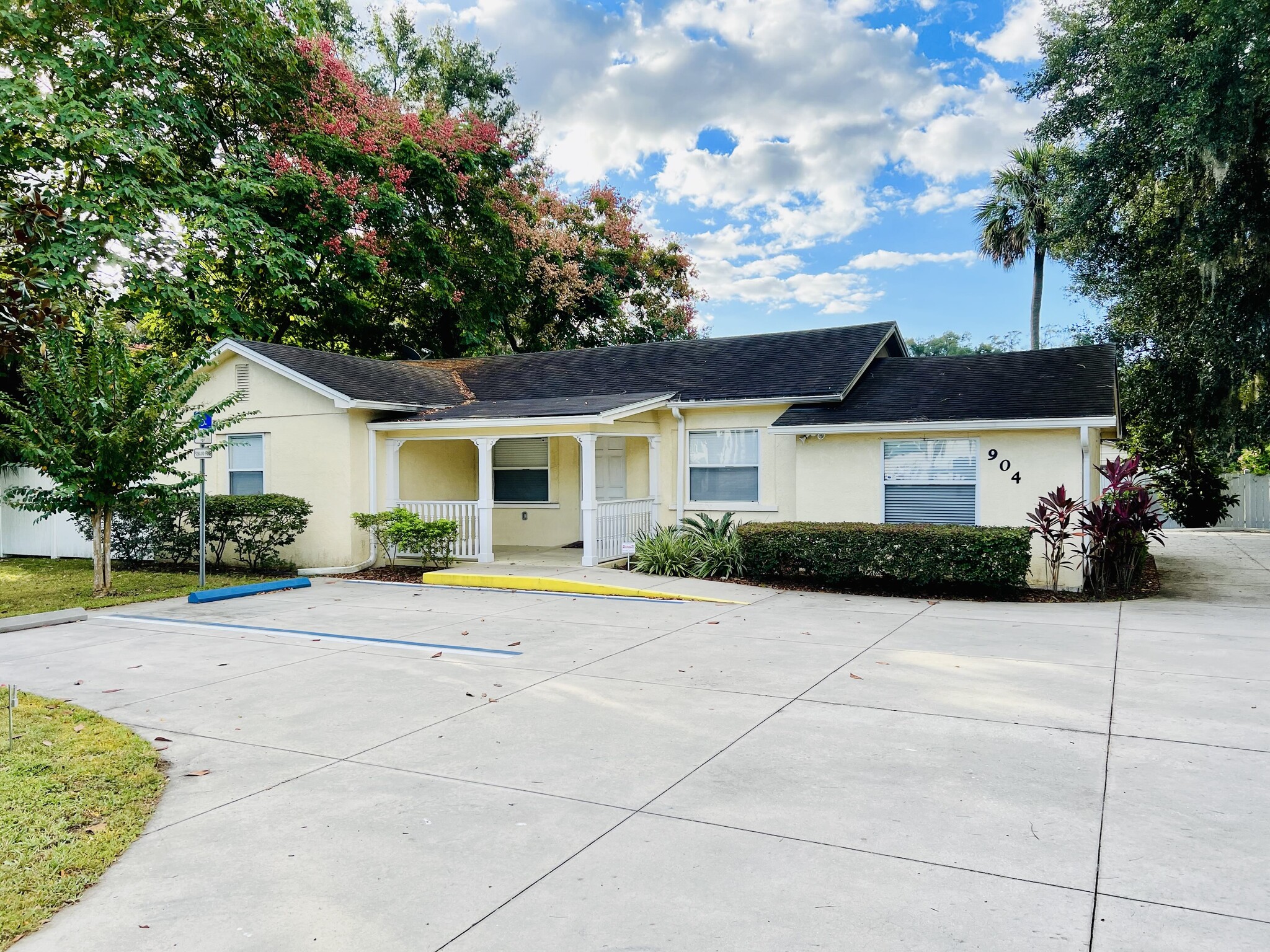 904 W New York Ave, Deland, FL for Sale