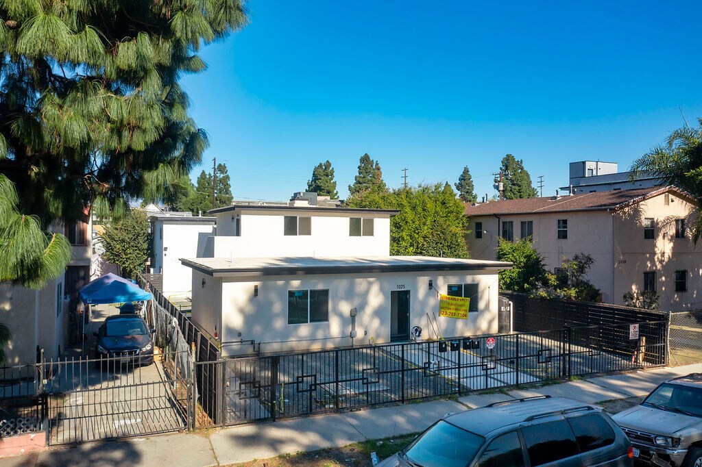1023 E 28th St, Los Angeles, CA for Sale