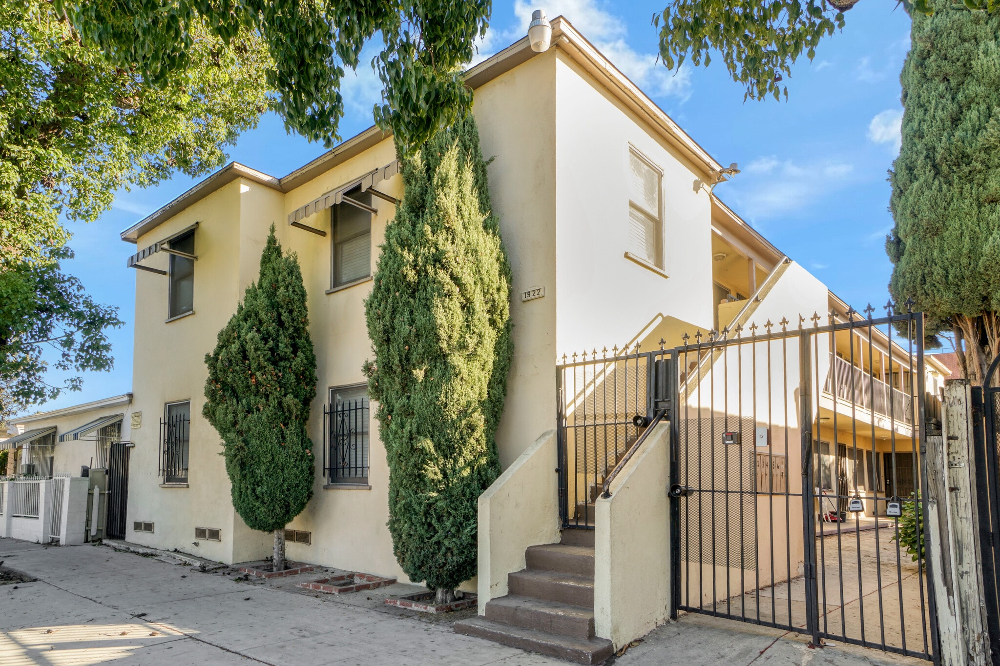 1922 Locust Ave, Long Beach, CA for Sale