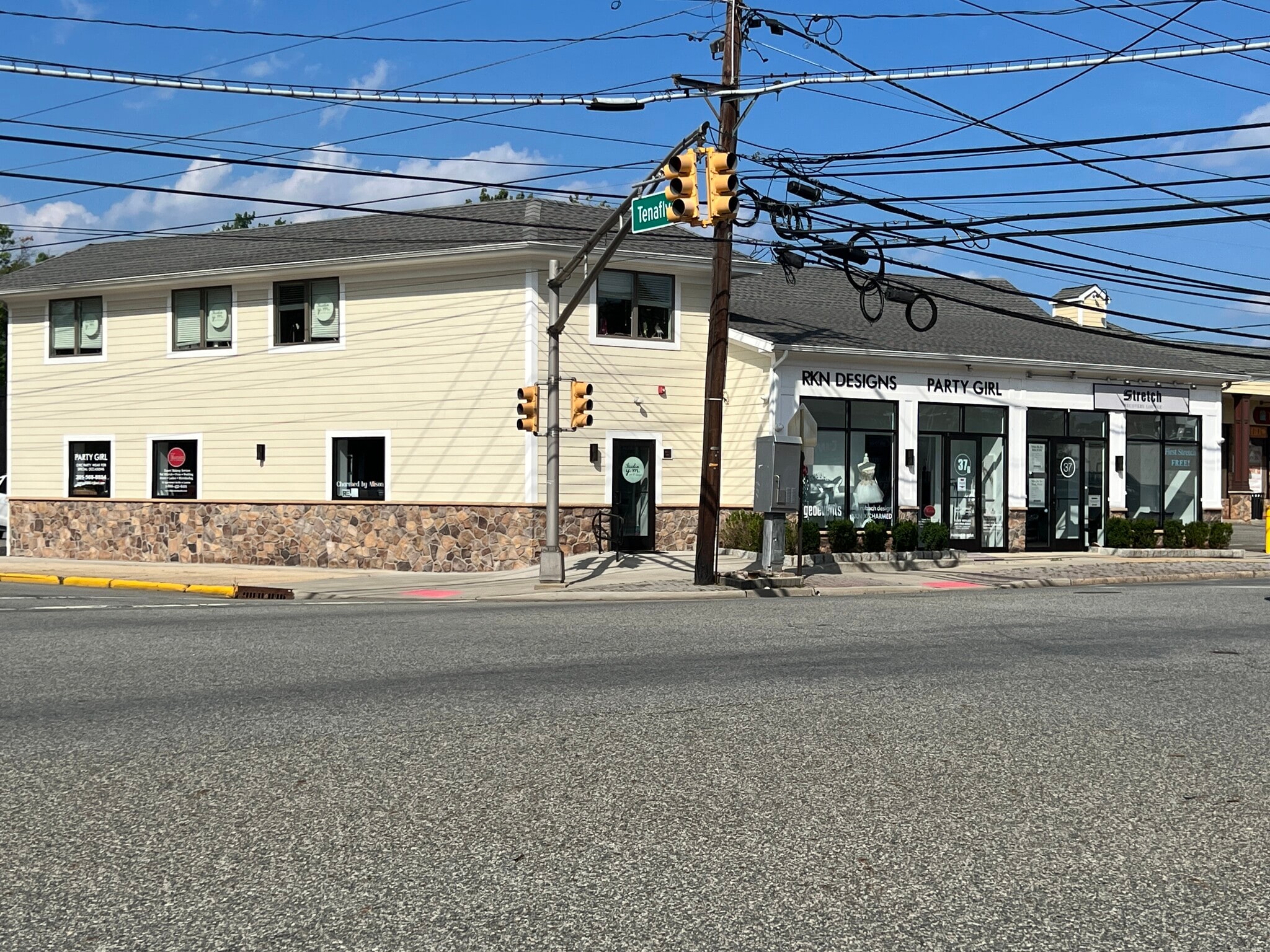 37 Riveredge Rd, Tenafly, NJ for Sale