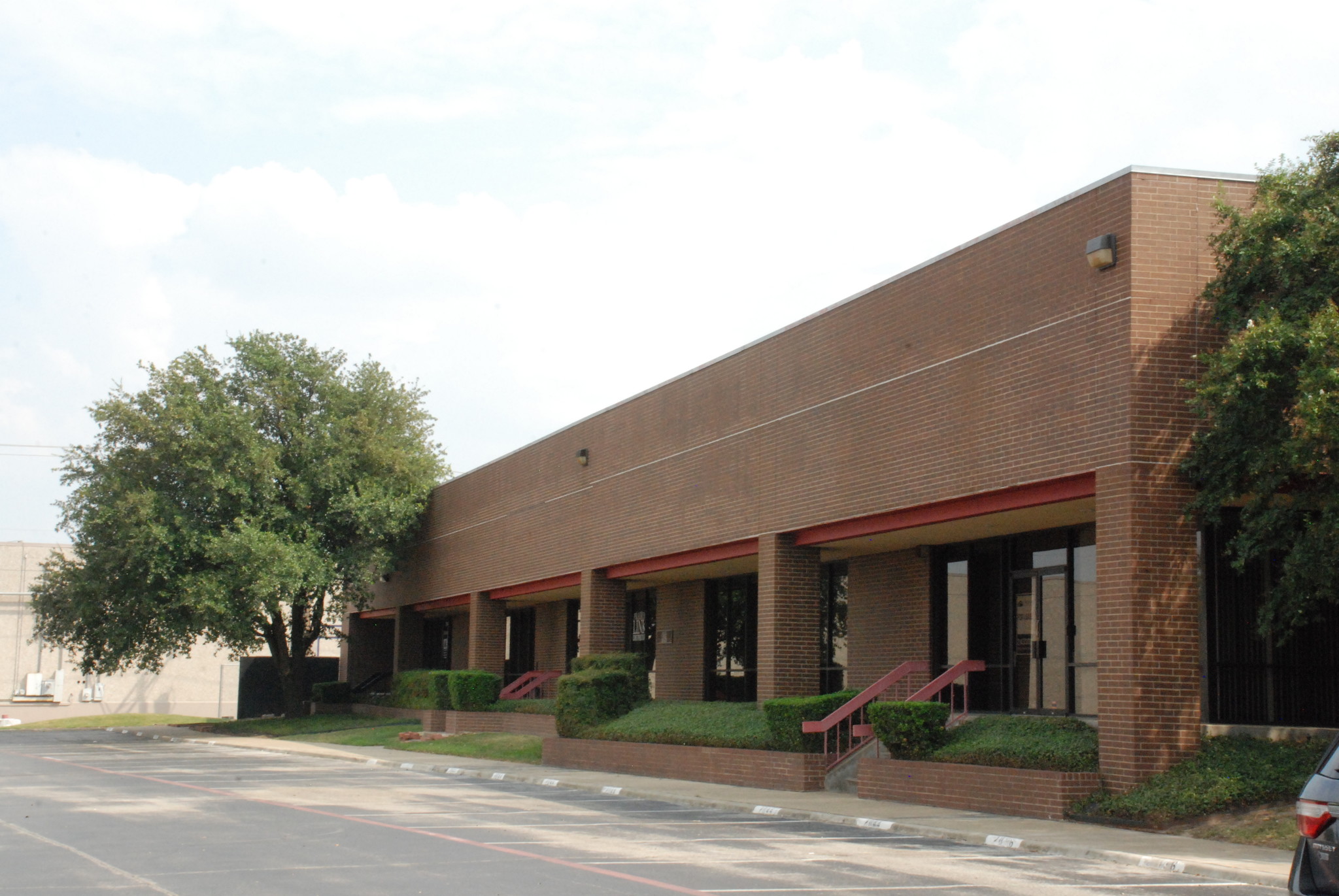 2010-2044 N State Highway 360, Grand Prairie, TX for Rent