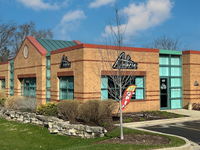 661-671 E Calhoun St, Woodstock, IL for Sale