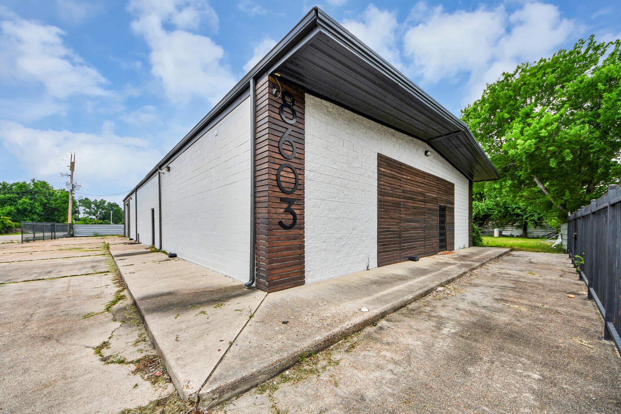 8603 Shoal Creek Dr, Houston, TX for Sale