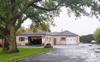 Wheeling, IL Storefront Retail/Office - 528 N Milwaukee Ave