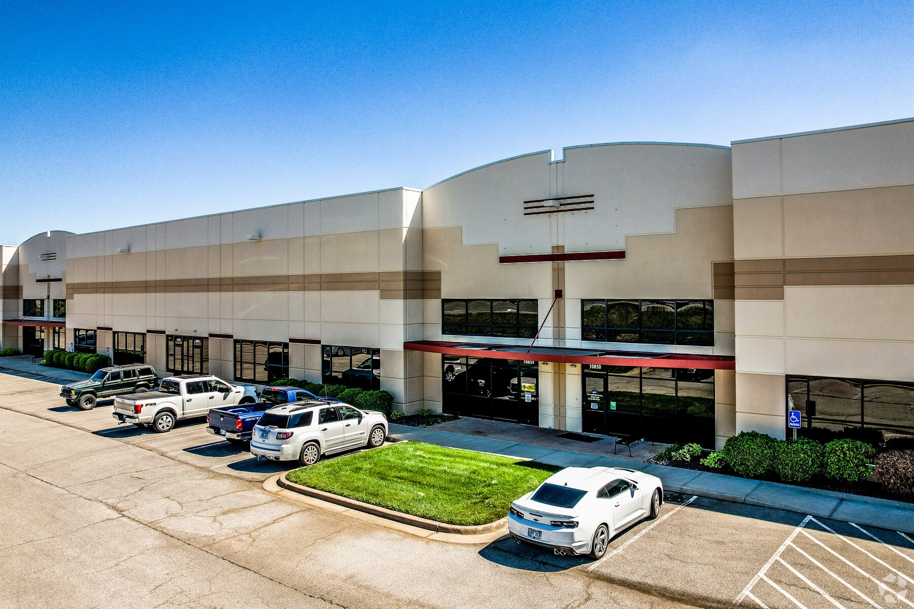 1093210950 Strang Line Rd Lenexa, KS 66215 Flex Property for Lease