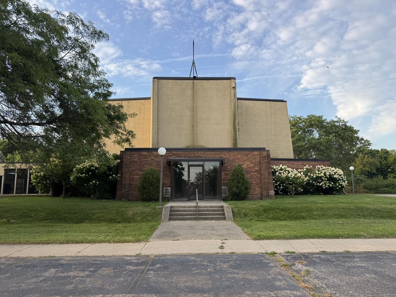 5225 Calkins Rd, Flint, MI for Sale