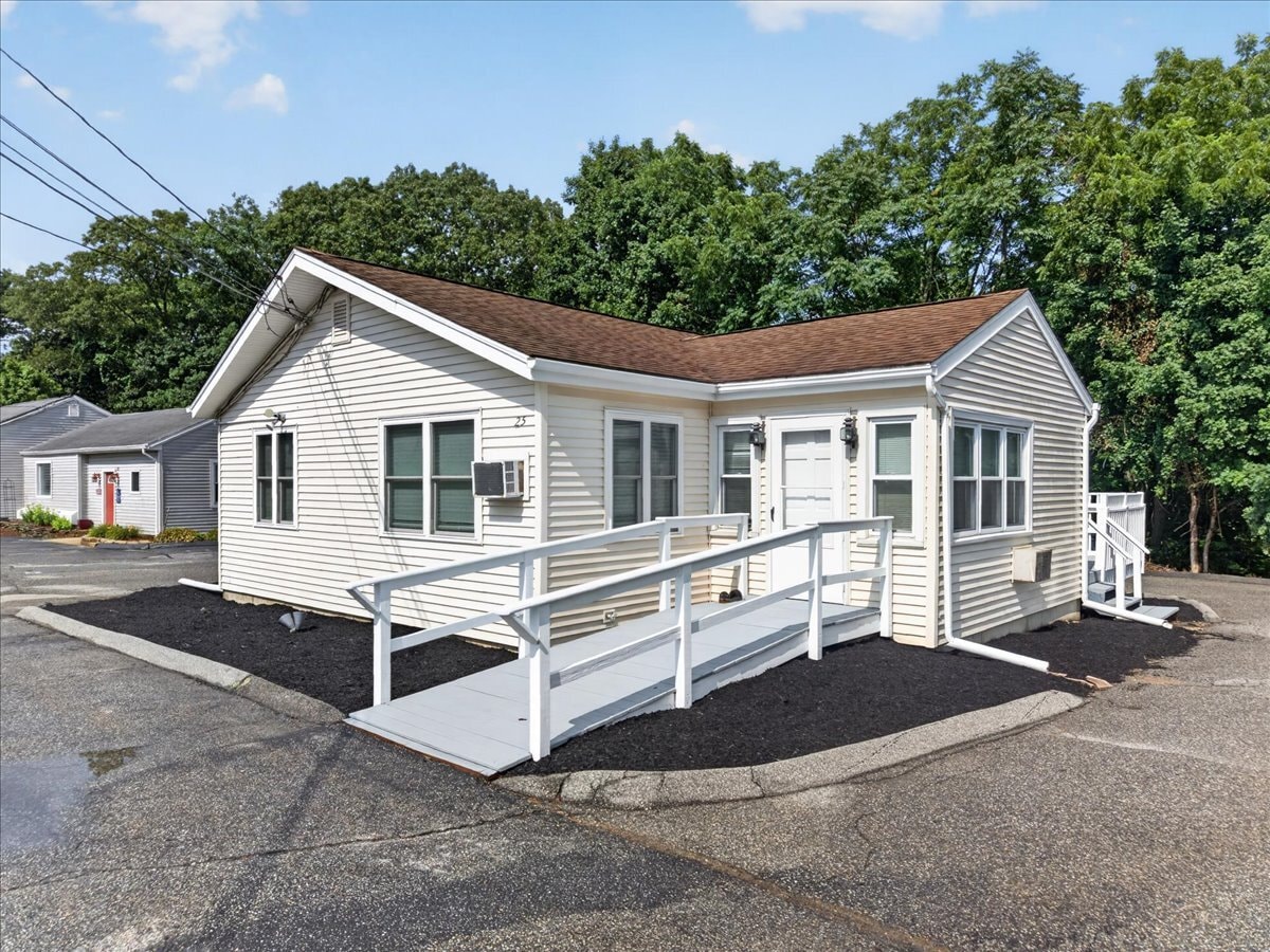 25 Chesterfield Rd, East Lyme, CT for Sale