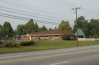Greensboro, NC Storefront Retail/Office - 337 W Vandalia Rd