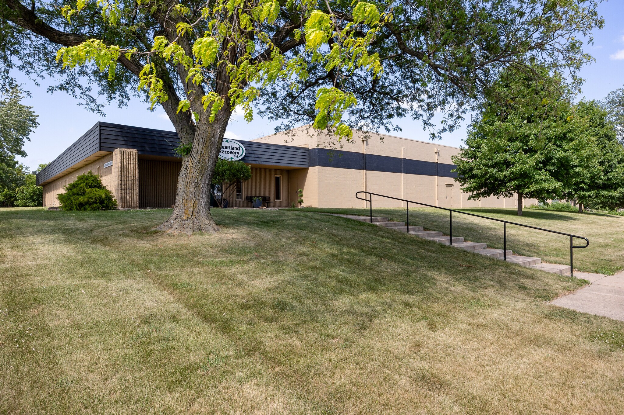 2860 Industrial Park Rd, Iowa City, IA for Sale