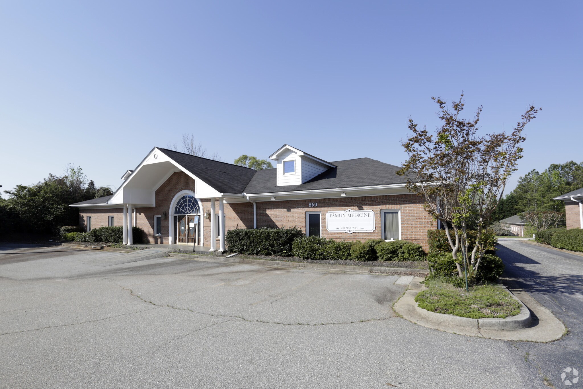 860 Collins Hill Rd, Lawrenceville, GA for Sale