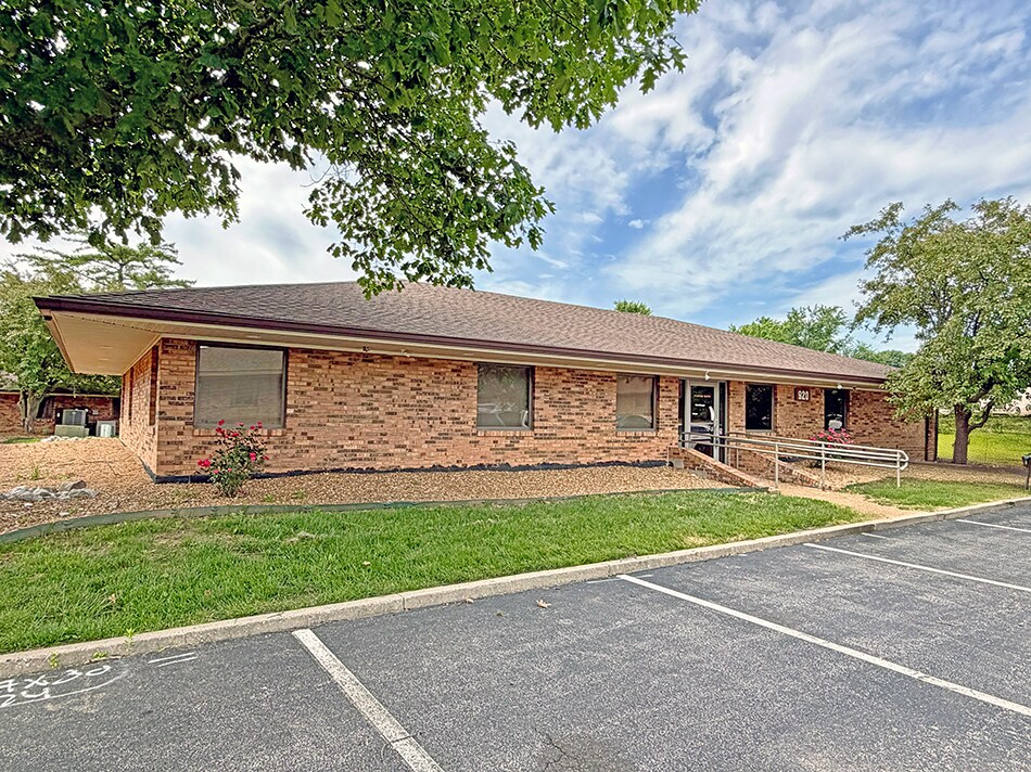 2900 Frank Scott Pky W, Belleville, IL for Sale