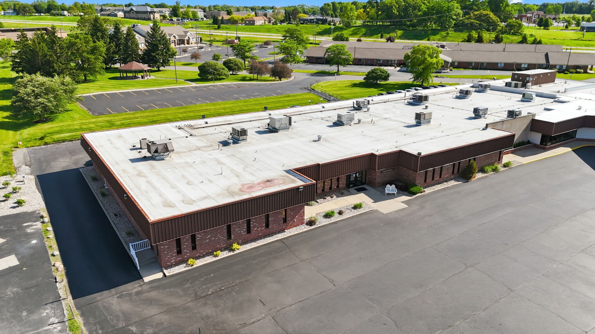 2235 Dubois Dr, Warsaw, IN for Sale