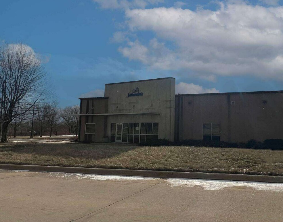 422 Performance Dr, Cedar Falls, IA for Sale