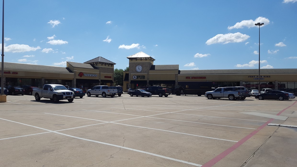 2816-2828 Central Dr, Bedford, TX for Rent