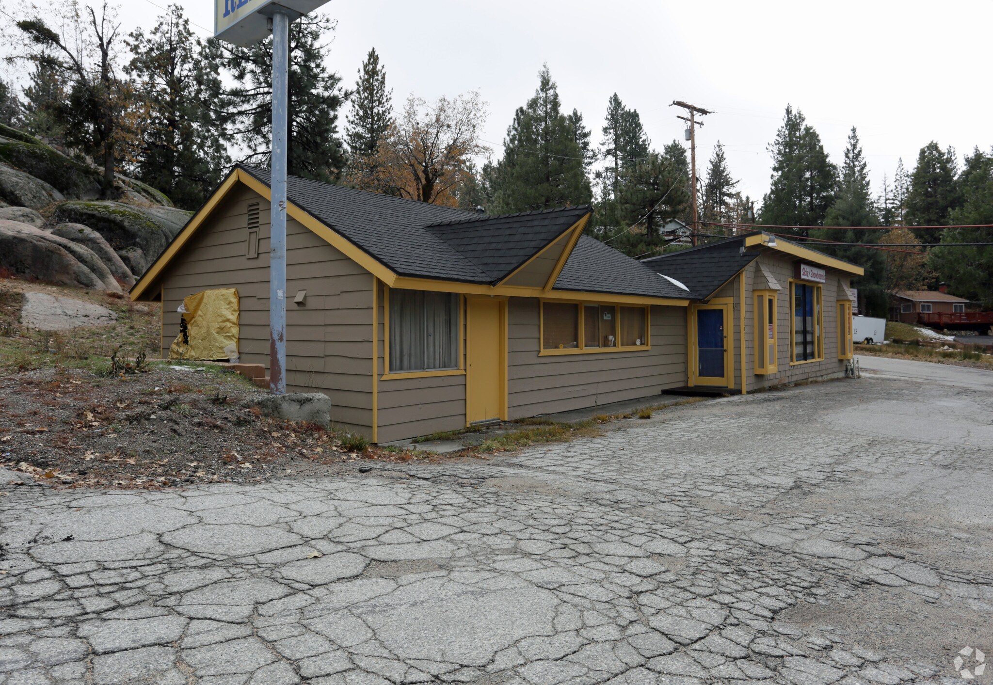 32855 Hilltop, Big Bear City, CA for Rent