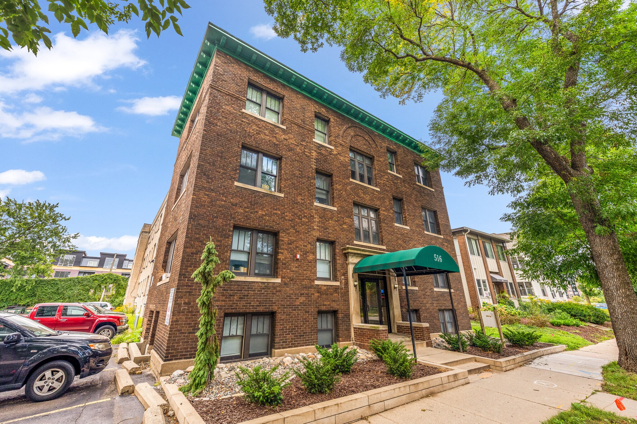 516 University Ave SE, Minneapolis, MN for Sale