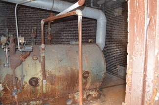 Mc Connell, IL Warehouse - 118 E Main St