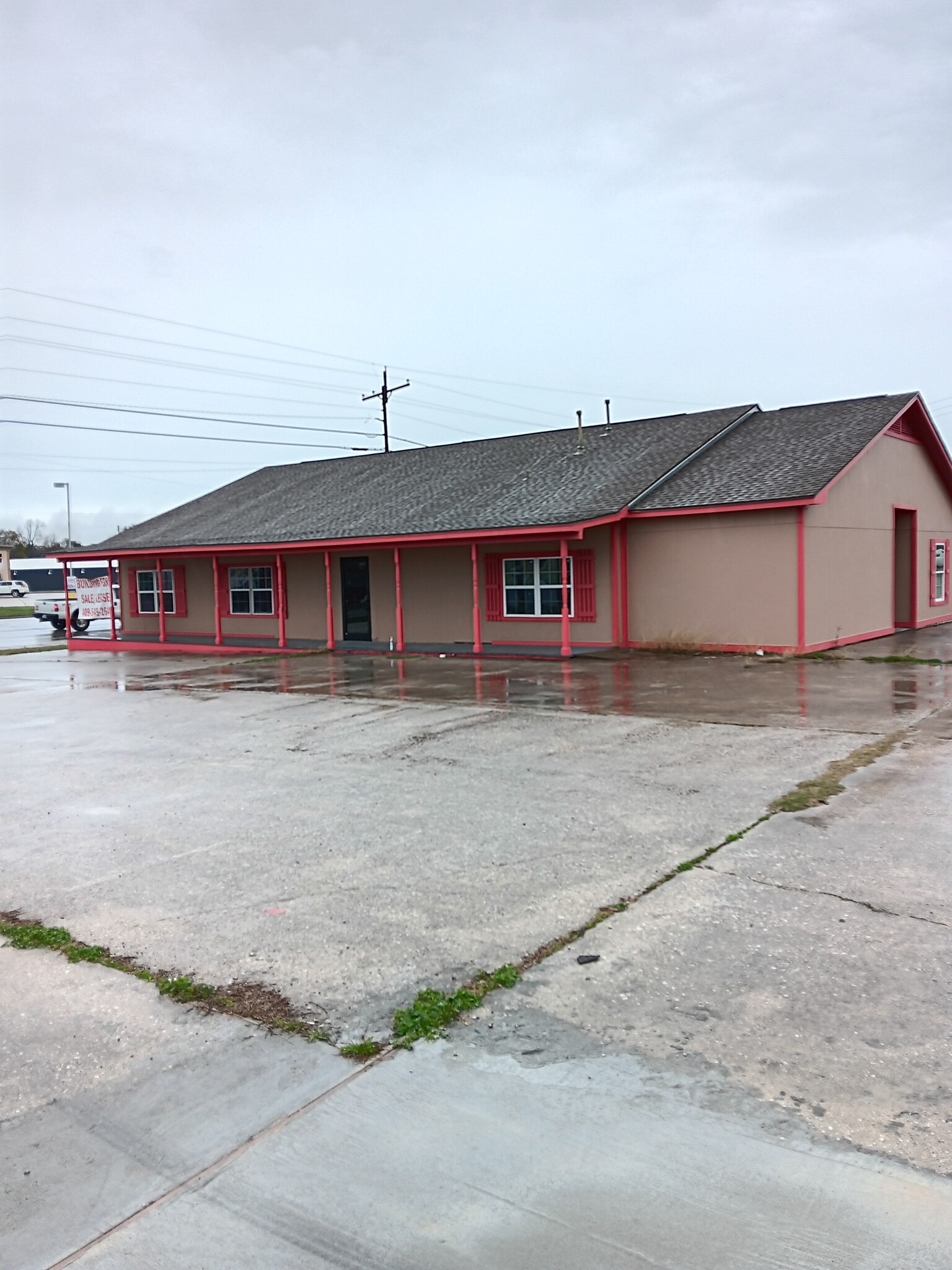 490 Texas Ave, Bridge City, TX for Sale