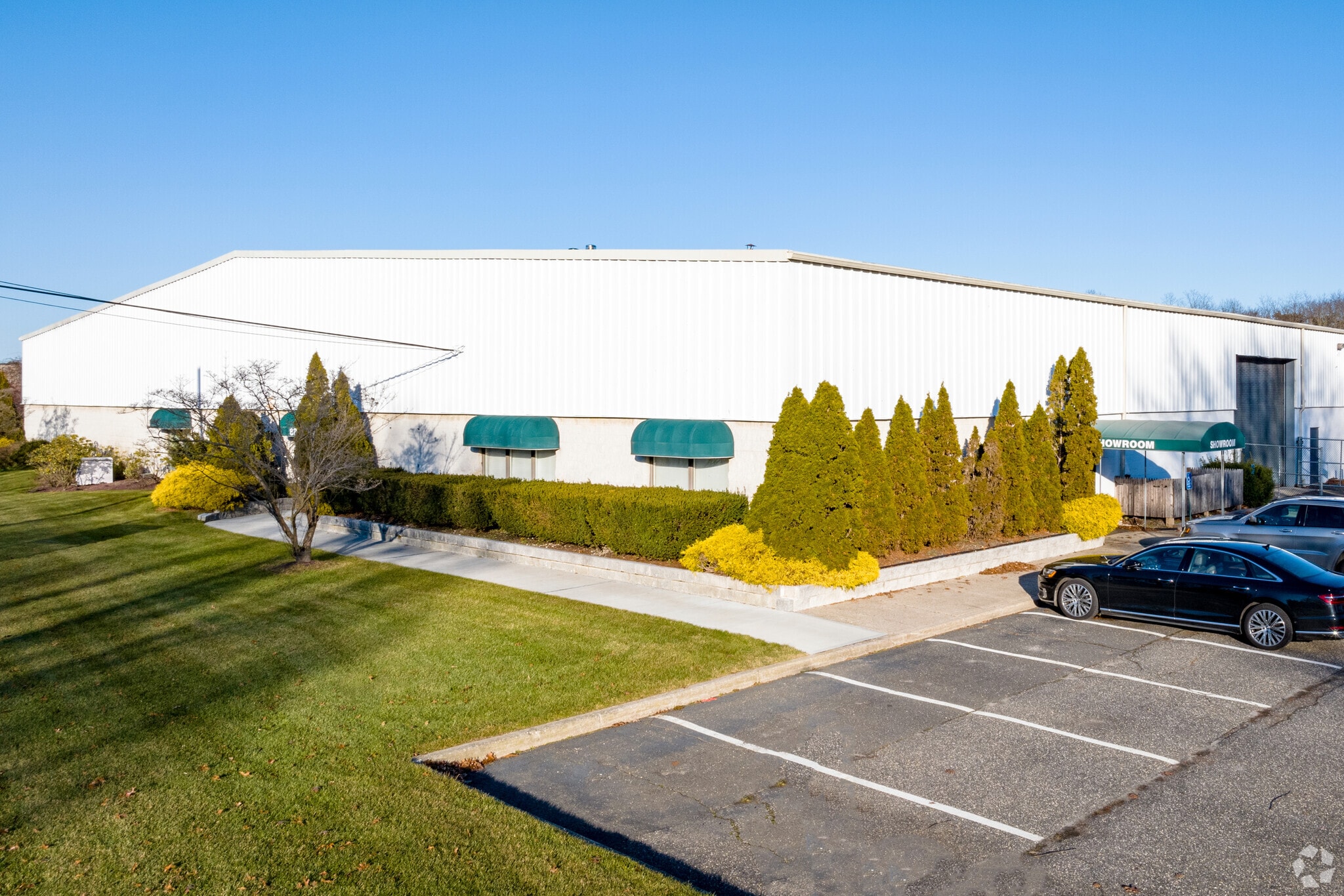 885 Waverly Ave, Holtsville, NY for Rent