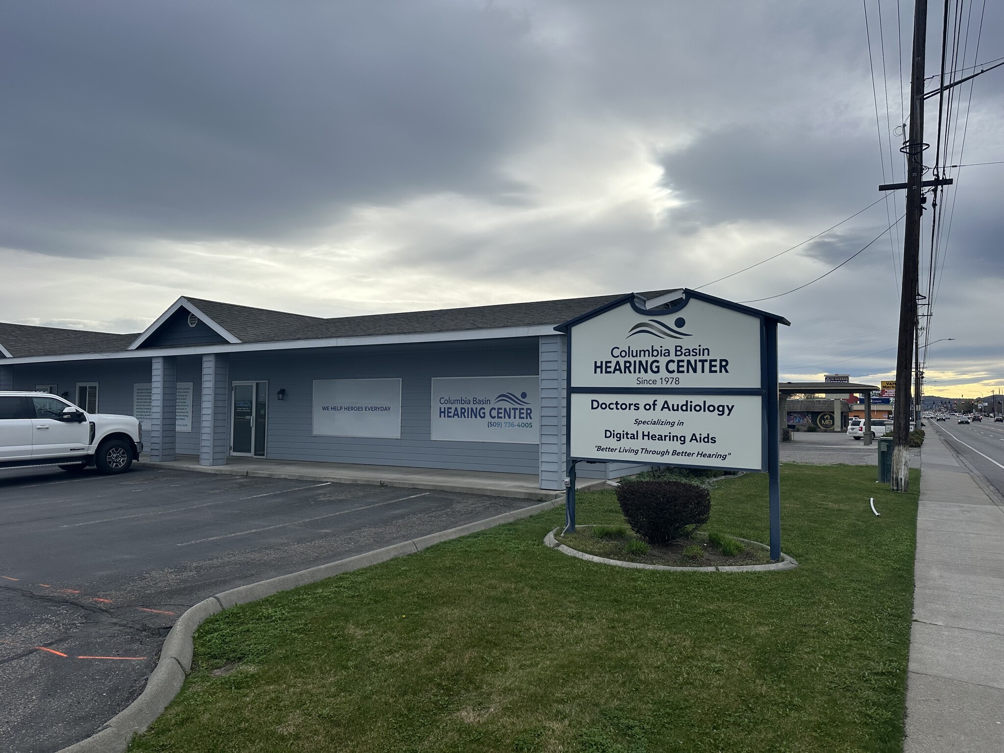 4015 W Clearwater Ave, Kennewick, WA for Sale