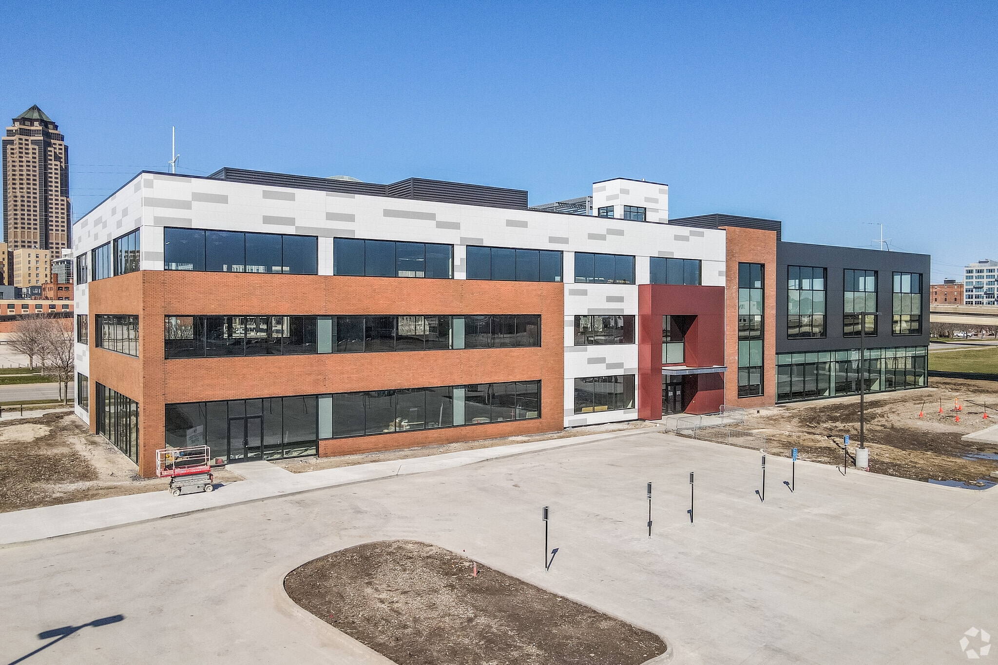 220 SW 9th St, Des Moines, IA for Rent