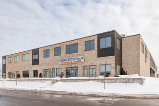 Montréal, QC Light Distribution - 310-350 Rue Ness