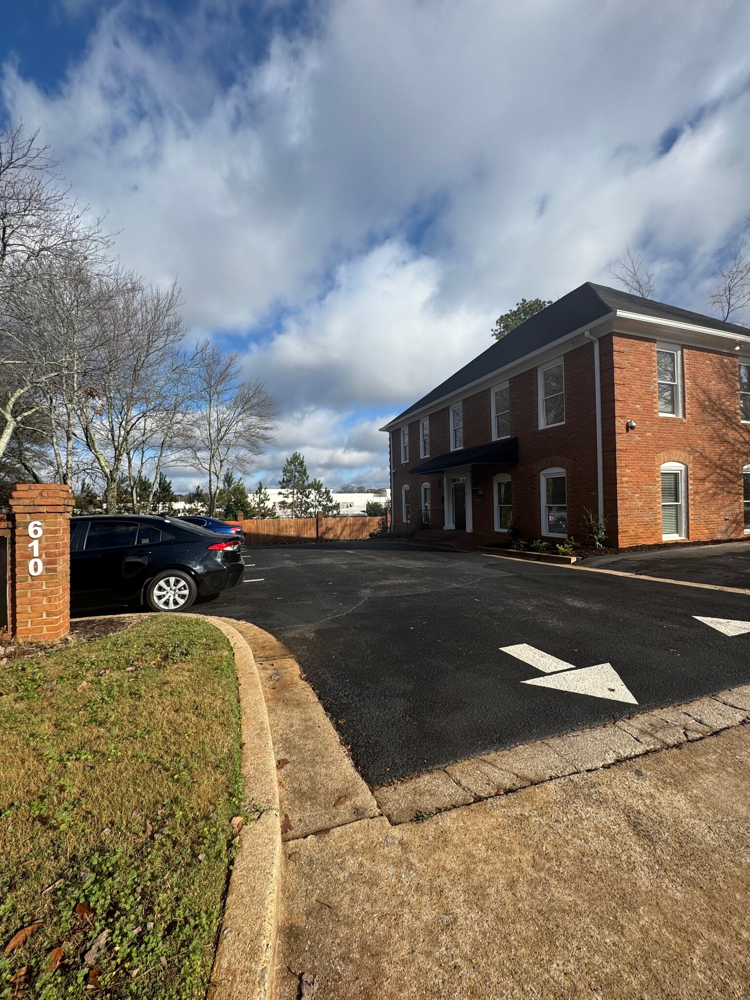 610 Colonial Park Dr, Roswell, GA for Rent