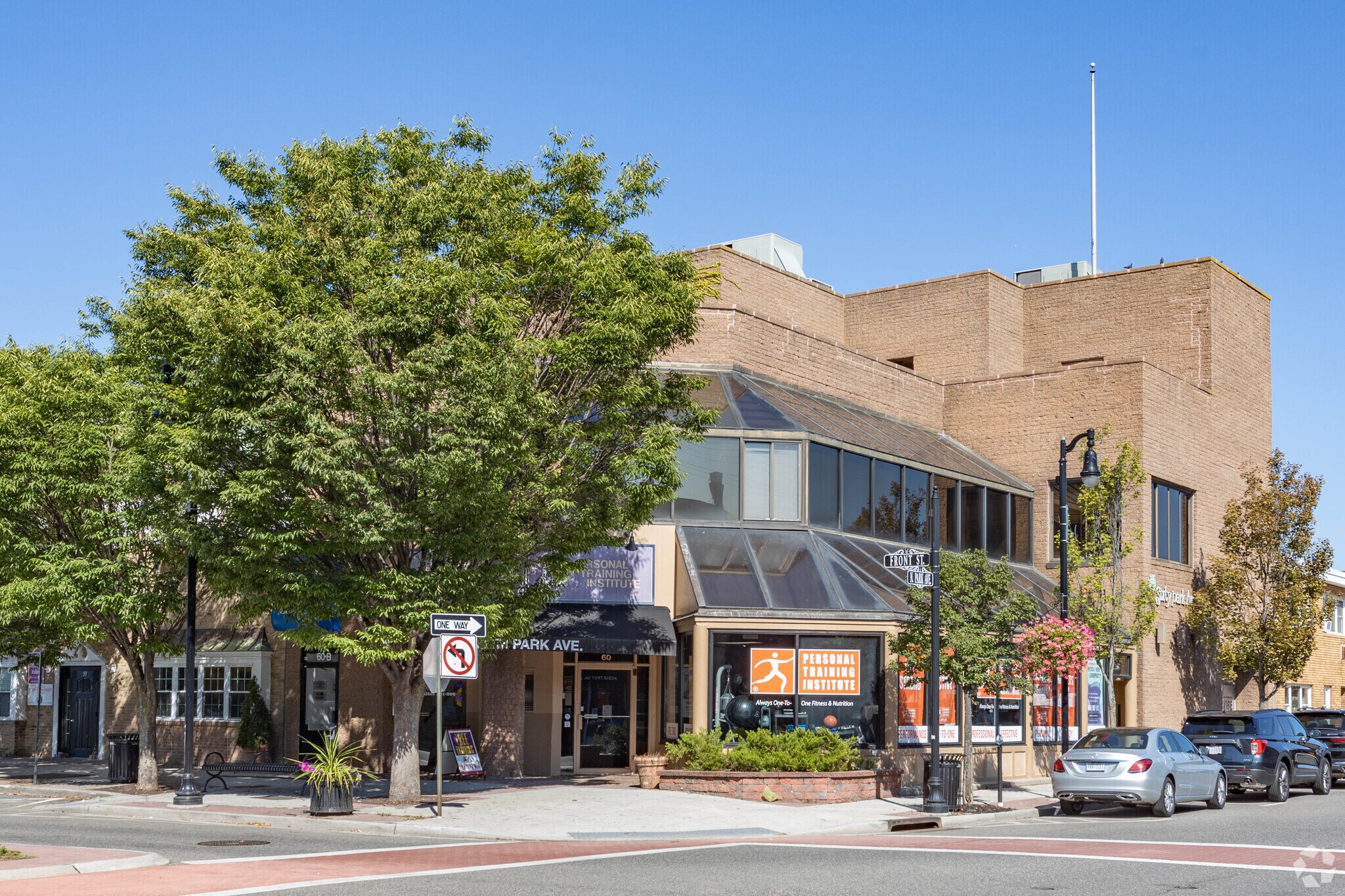 60 N Park Ave Rockville Centre, NY 11570 Retail Property for Lease on