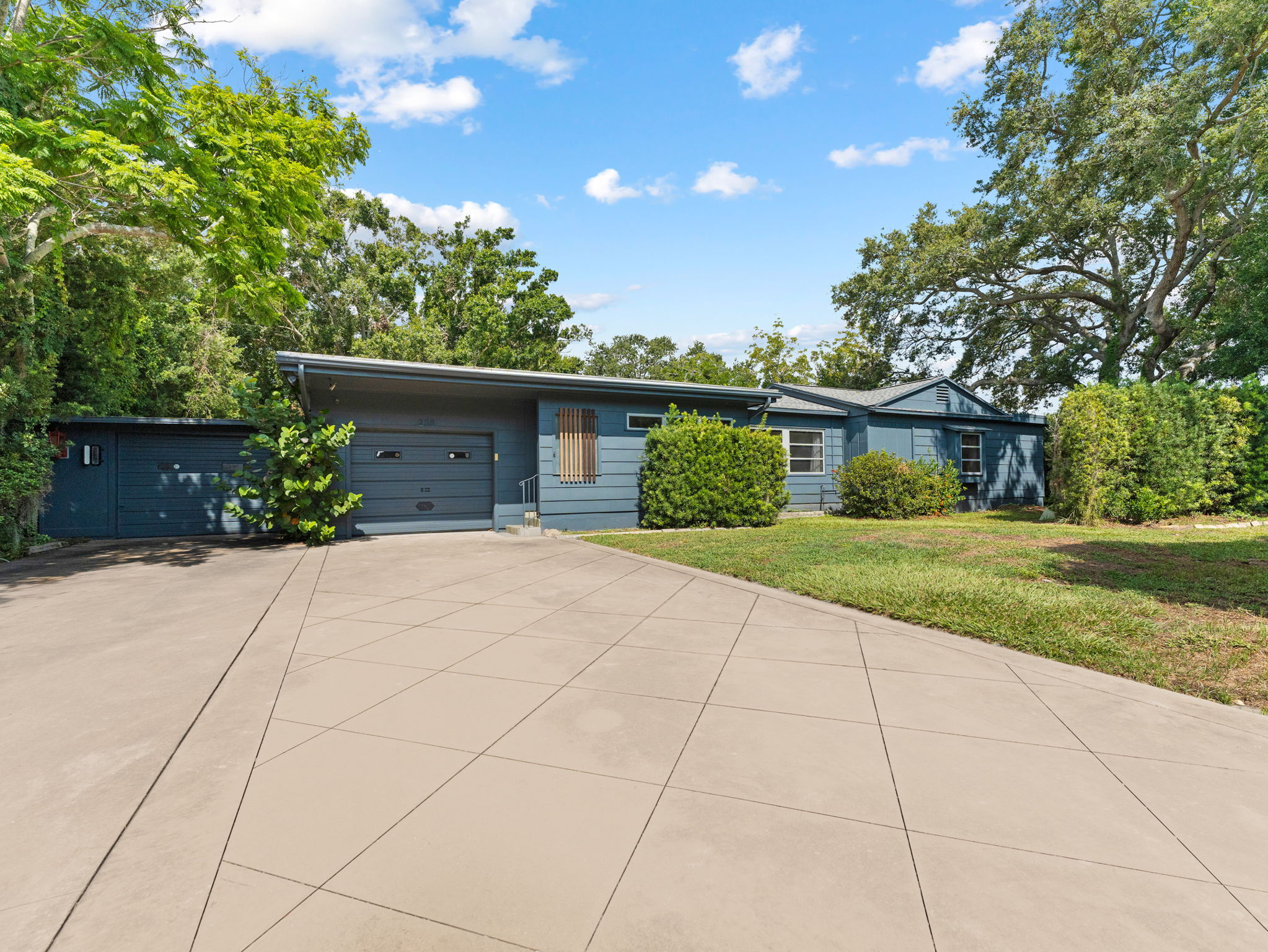 200 66th St N, Saint Petersburg, FL for Sale