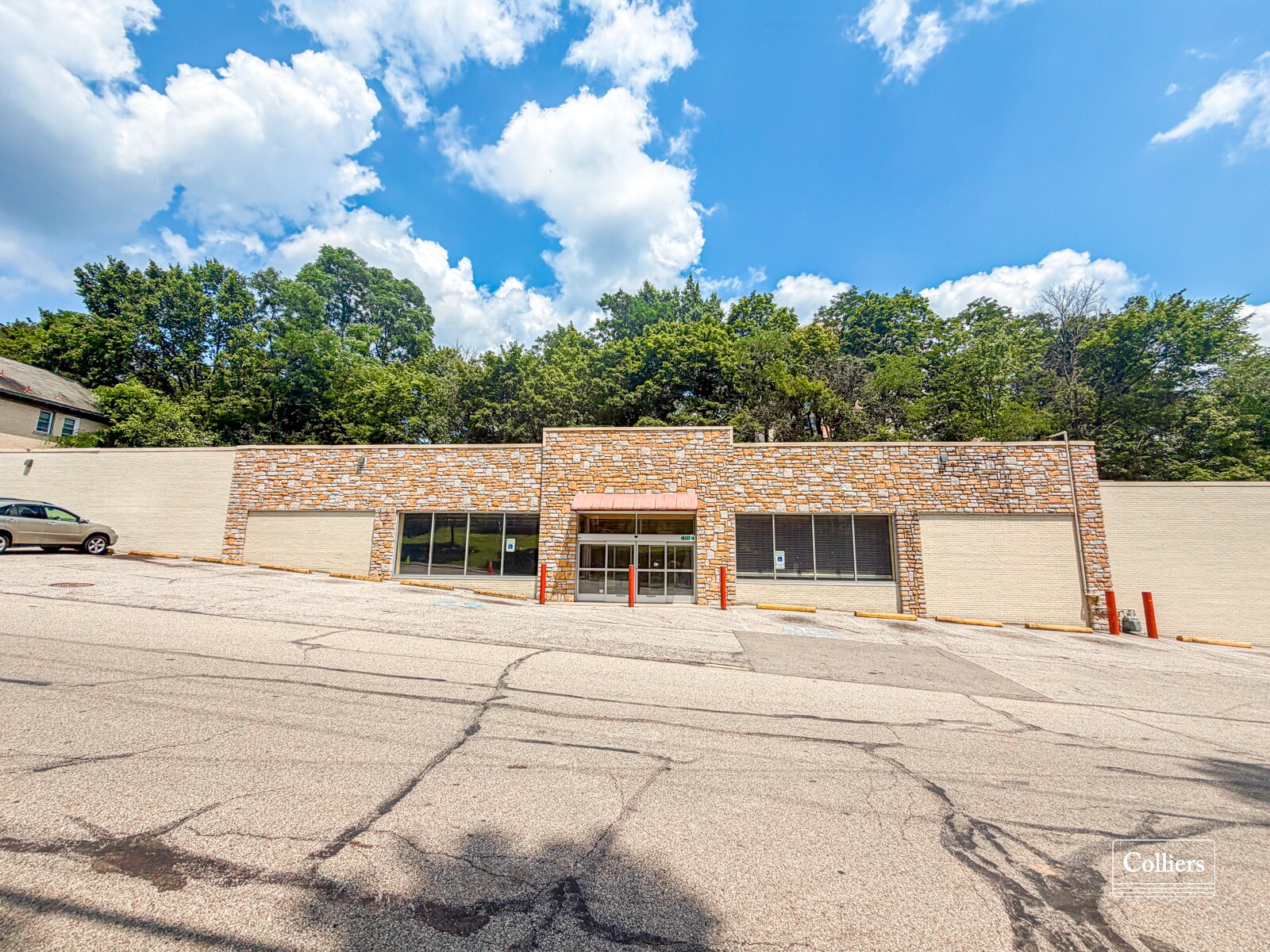 2928 Sheraden Blvd, Pittsburgh, PA for Rent