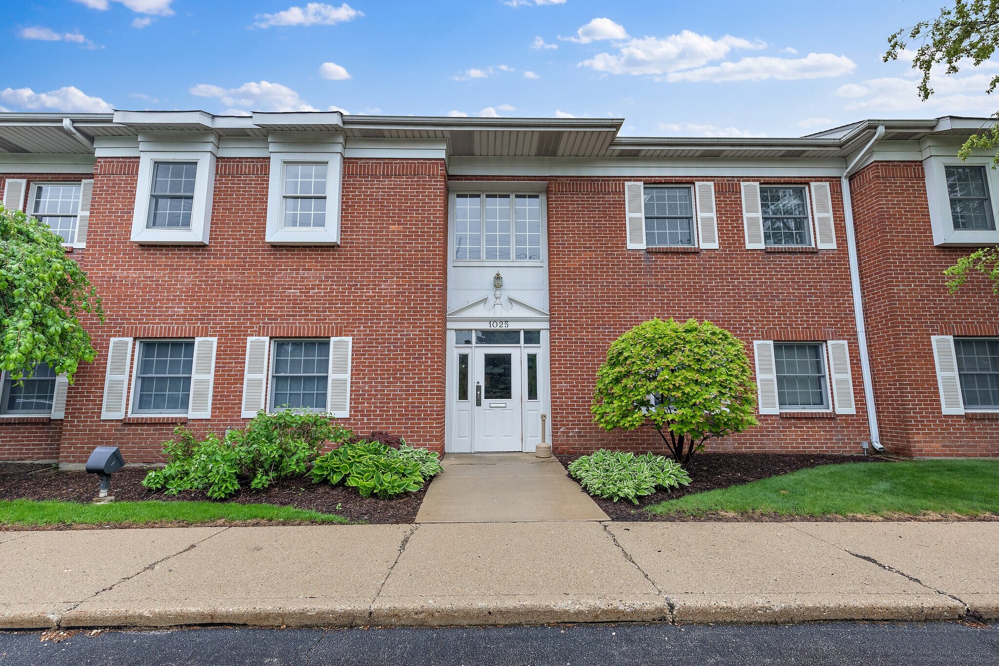 1015-1025 W Wise Rd, Schaumburg, IL for Sale