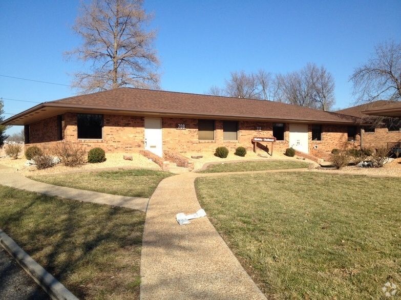 2810 Frank Scott Pky, Belleville, IL for Rent