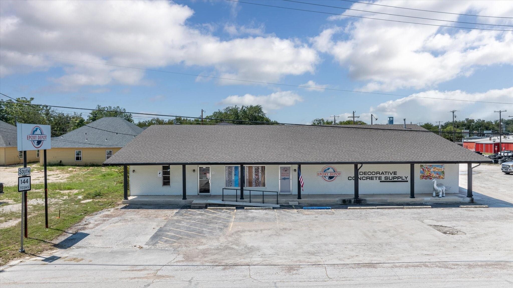 1409 NE Barnard St, Glen Rose, TX for Sale