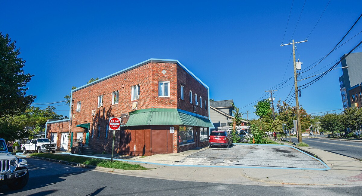 3900 38th St, Brentwood, MD for Sale