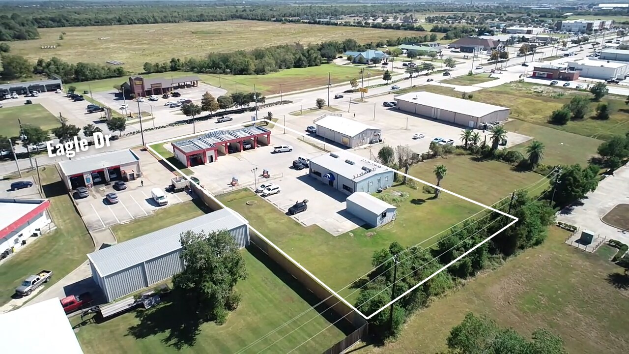 11515 Eagle Dr, Mont Belvieu, TX for Sale