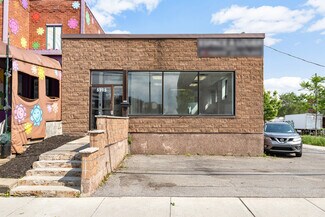 Montréal, QC Retail - 5215-5217 Rue de la Savane