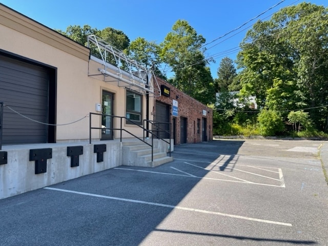 35 Monmouth Ct, East Northport, NY for Rent