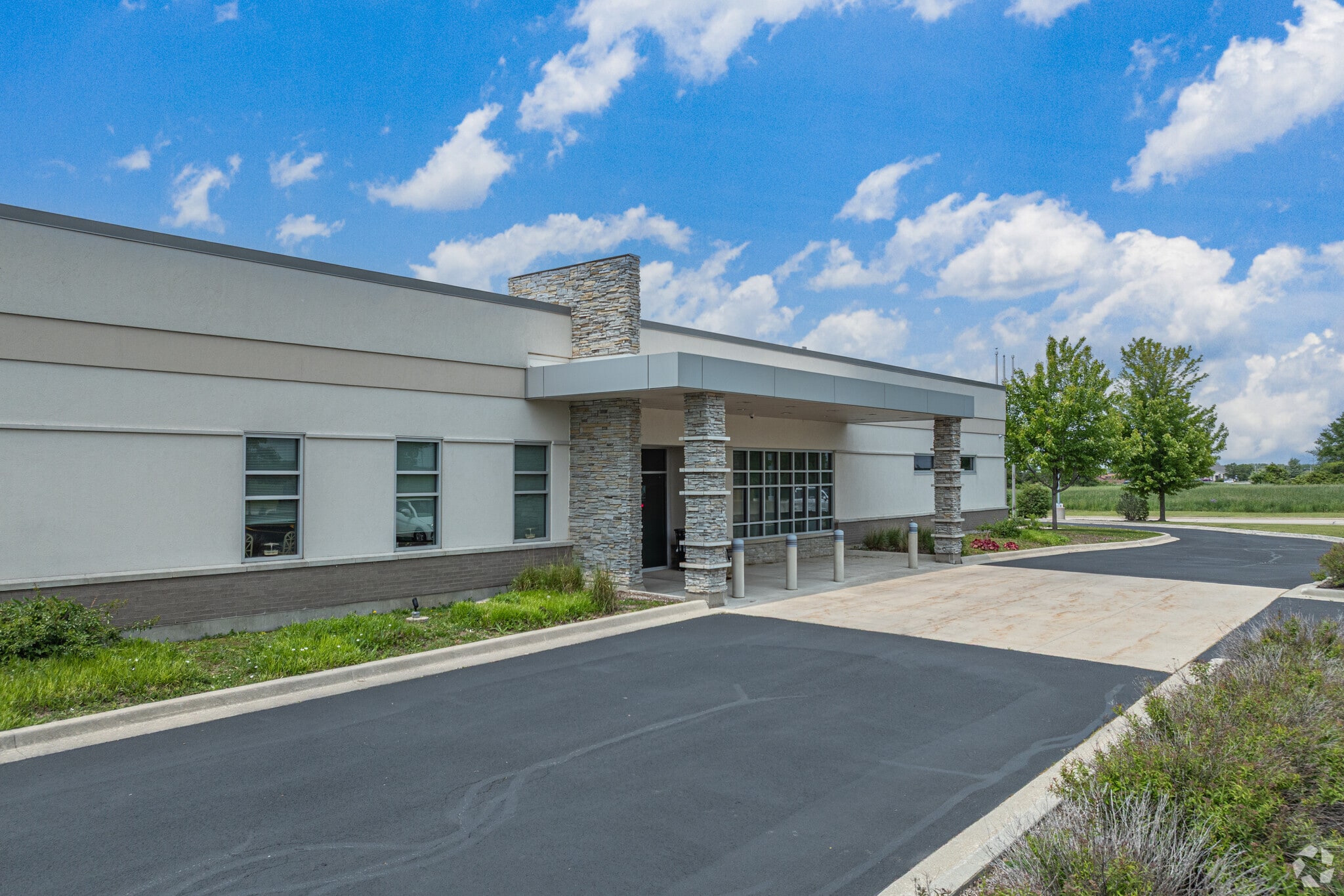 1630 Gateway Dr, Sycamore, IL for Rent