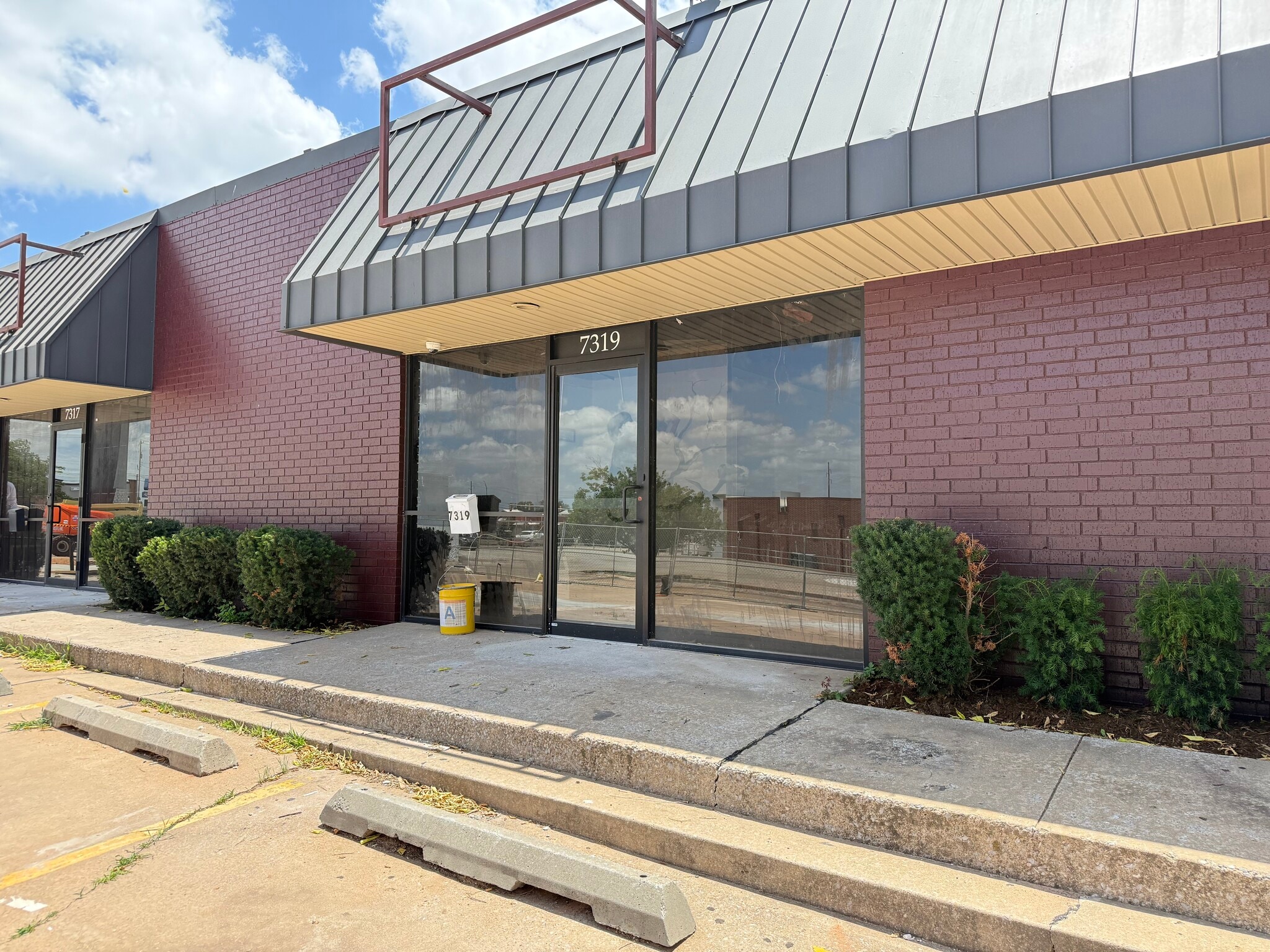 7313-7319 N Macarthur Blvd, Oklahoma City, OK for Rent
