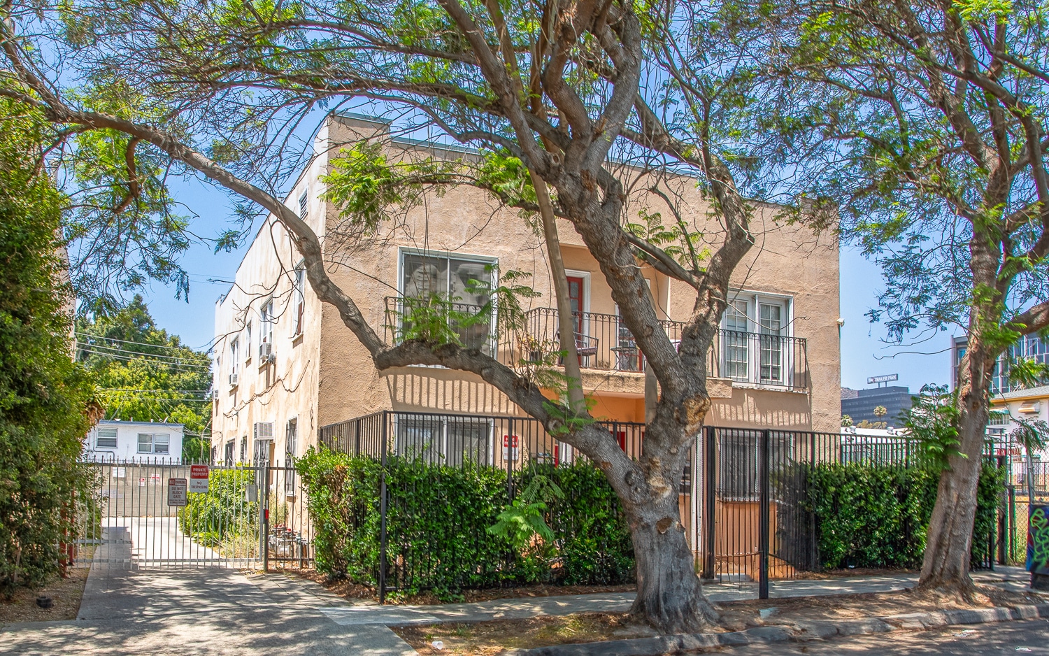 1435-1437 1/2 N Las Palmas Ave, Los Angeles, CA for Sale