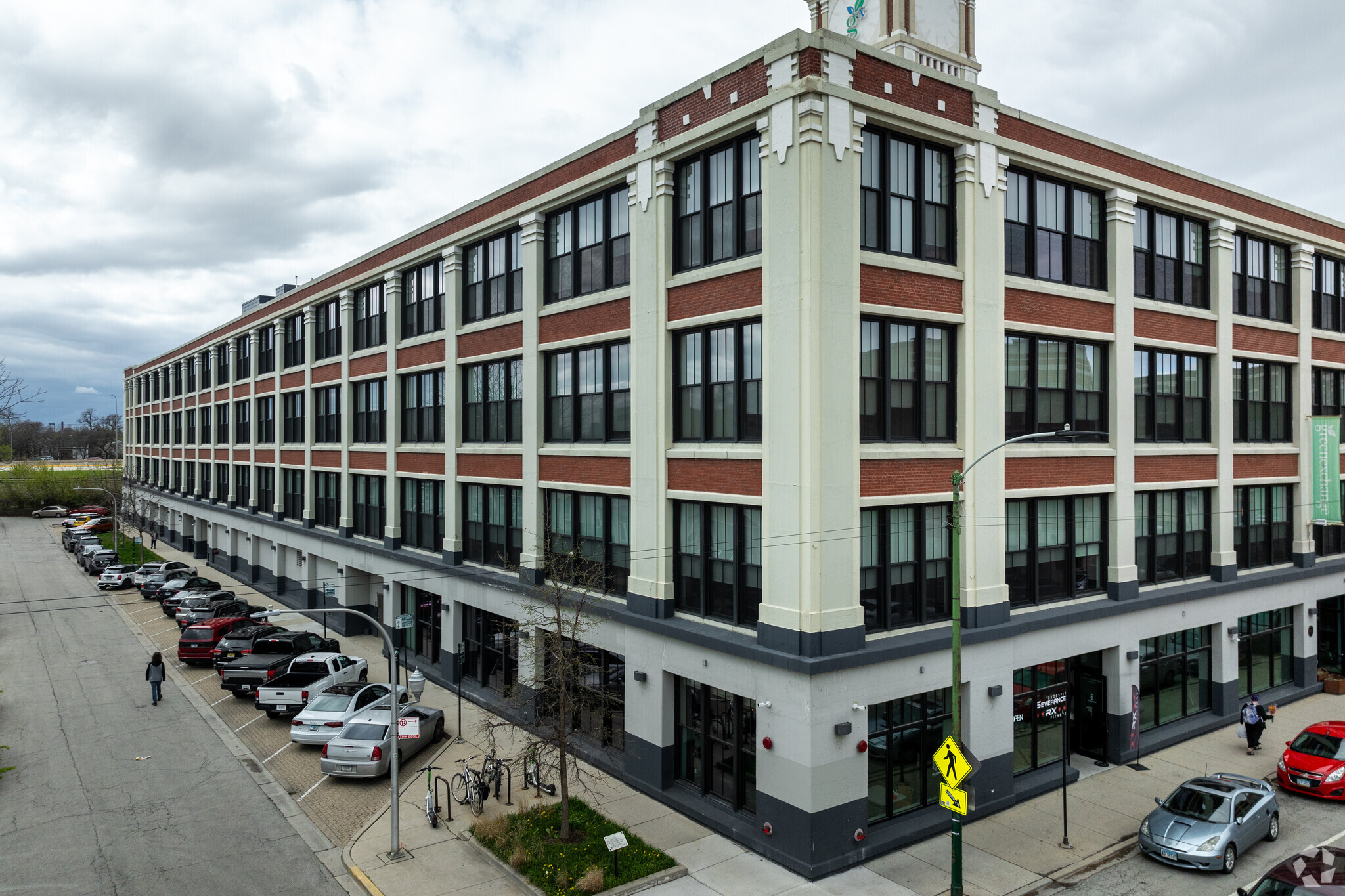 2545 W Diversey Ave, Chicago, IL for Rent