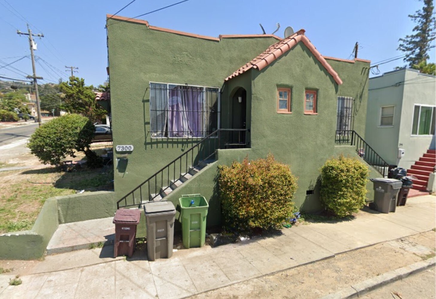 7300-7302 Ney Ave, Oakland, CA for Sale