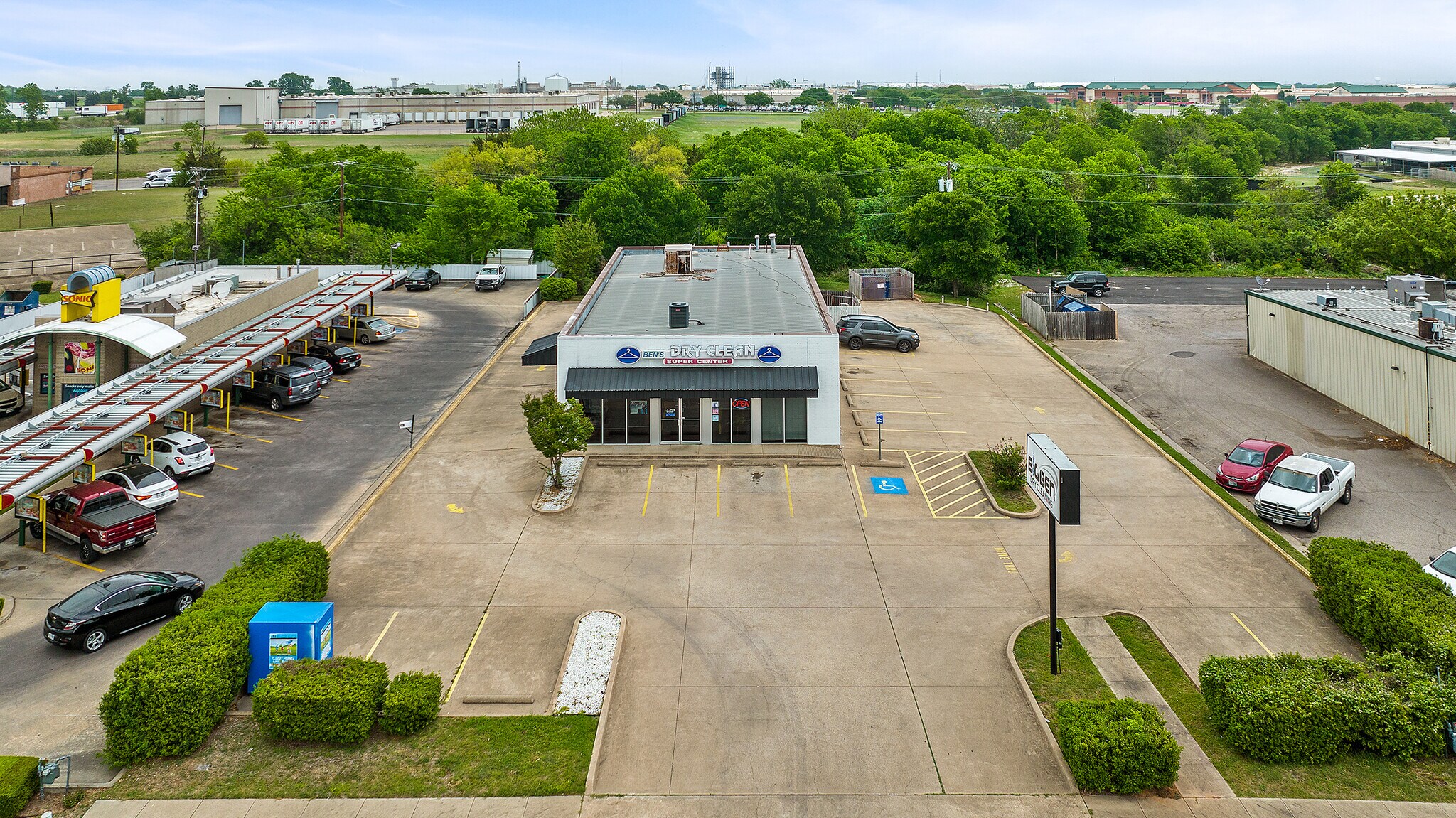 1516 N Hewitt Dr, Woodway, TX for Rent